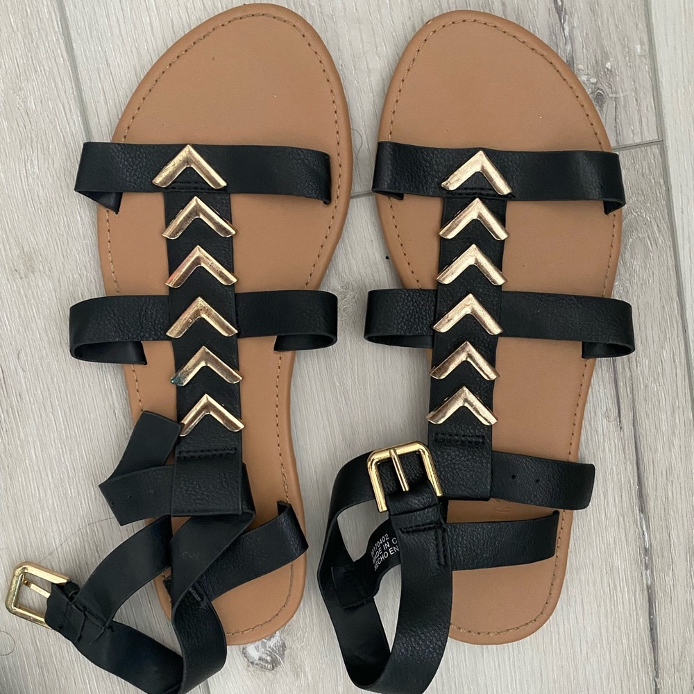 Forever21 sandals size 8